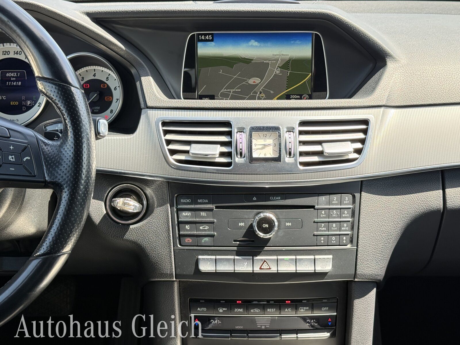 Fahrzeugabbildung Mercedes-Benz E 200 T Avantgarde Comand/AHK/RückfahrkamaraFIS