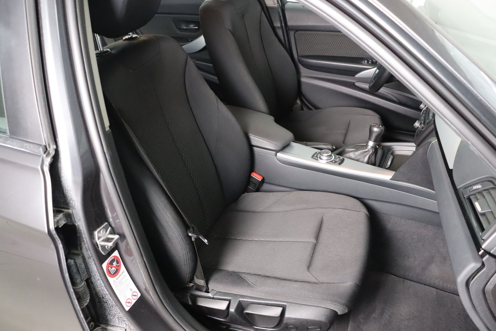 Fahrzeugabbildung BMW 320 i * AHK * Navi * SD