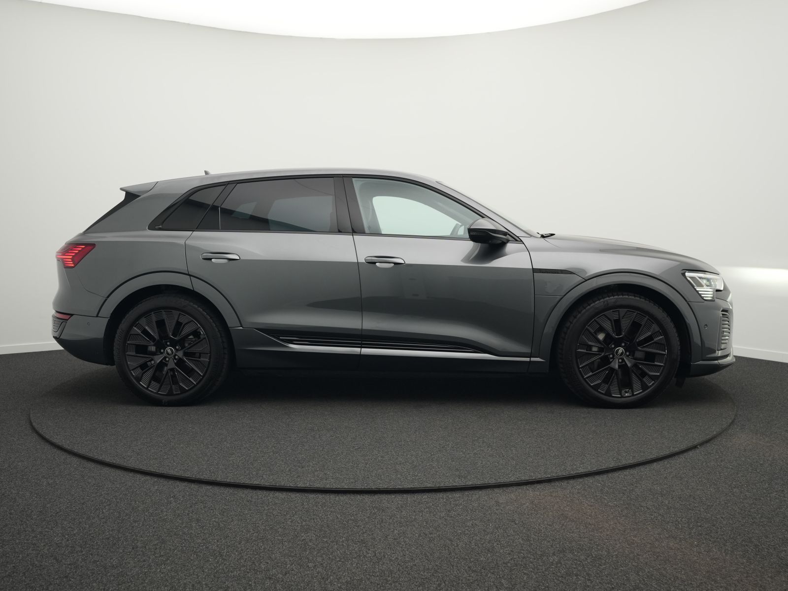 Audi Q8 e-tron - Bild 12