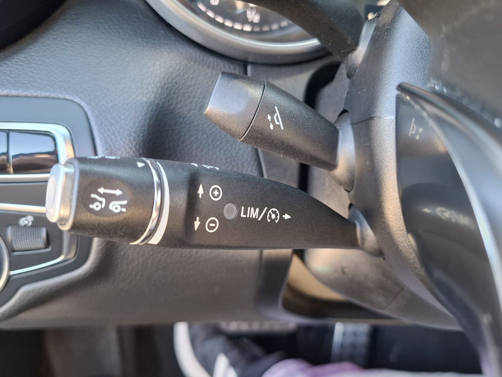 Fahrzeugabbildung Mercedes-Benz c63s AMG PANO*LEDER*BURMESTER*MULTIBEAM*DISTR.