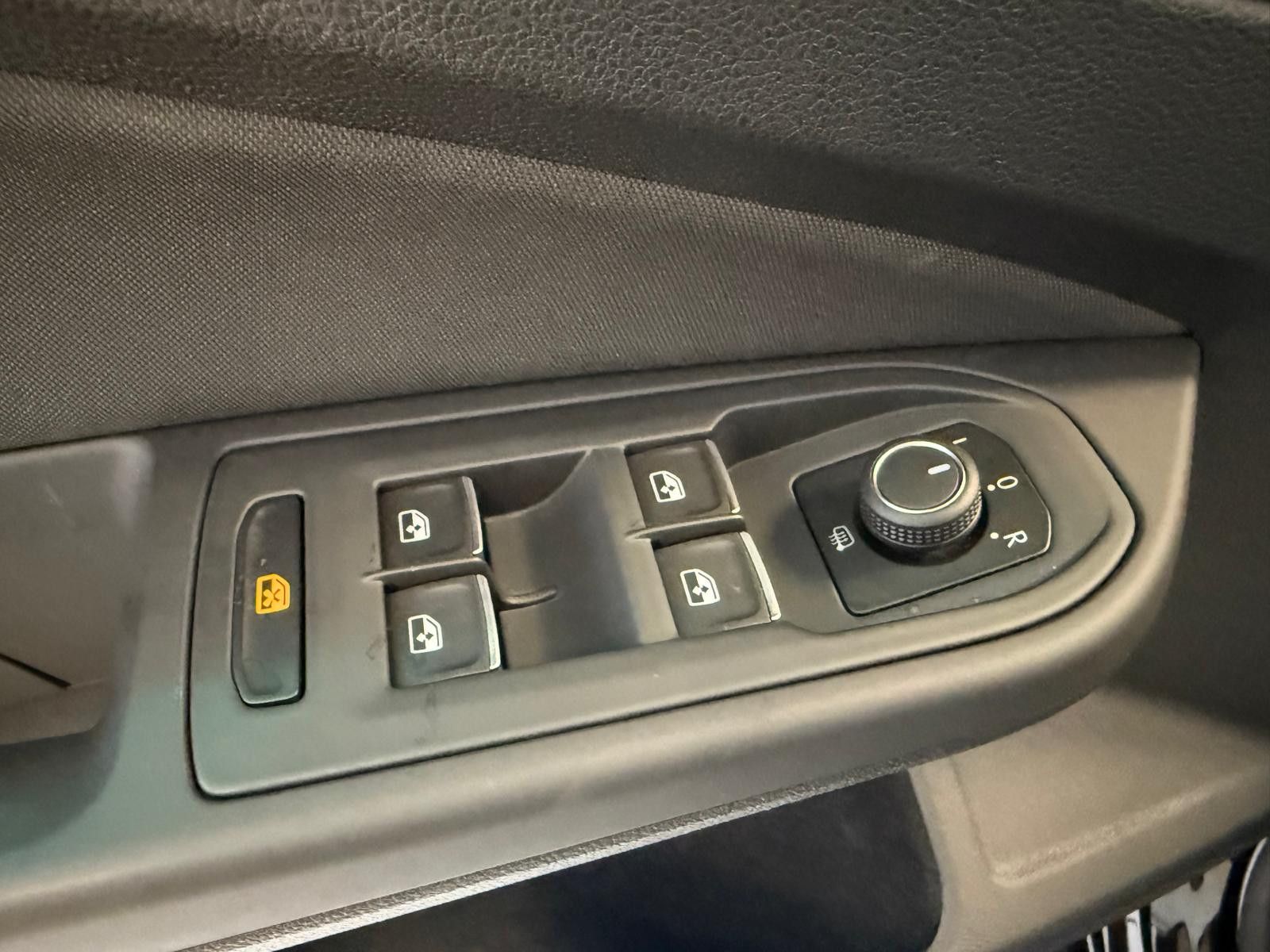 Fahrzeugabbildung Volkswagen Golf VIII Lim. Active/AHK/SCHECKHEFT/NAVI/KAMERA