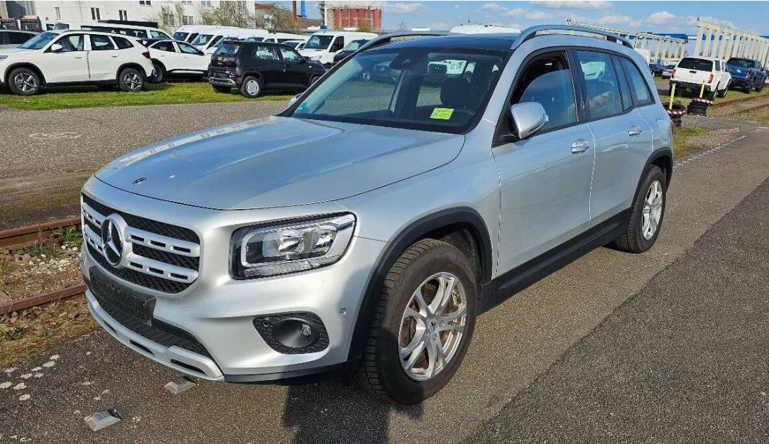 Fahrzeugabbildung Mercedes-Benz GLB 200d 4Mat 8G NAVI/SHZ/HIFI/DAB/PANO/RFK/8Fa