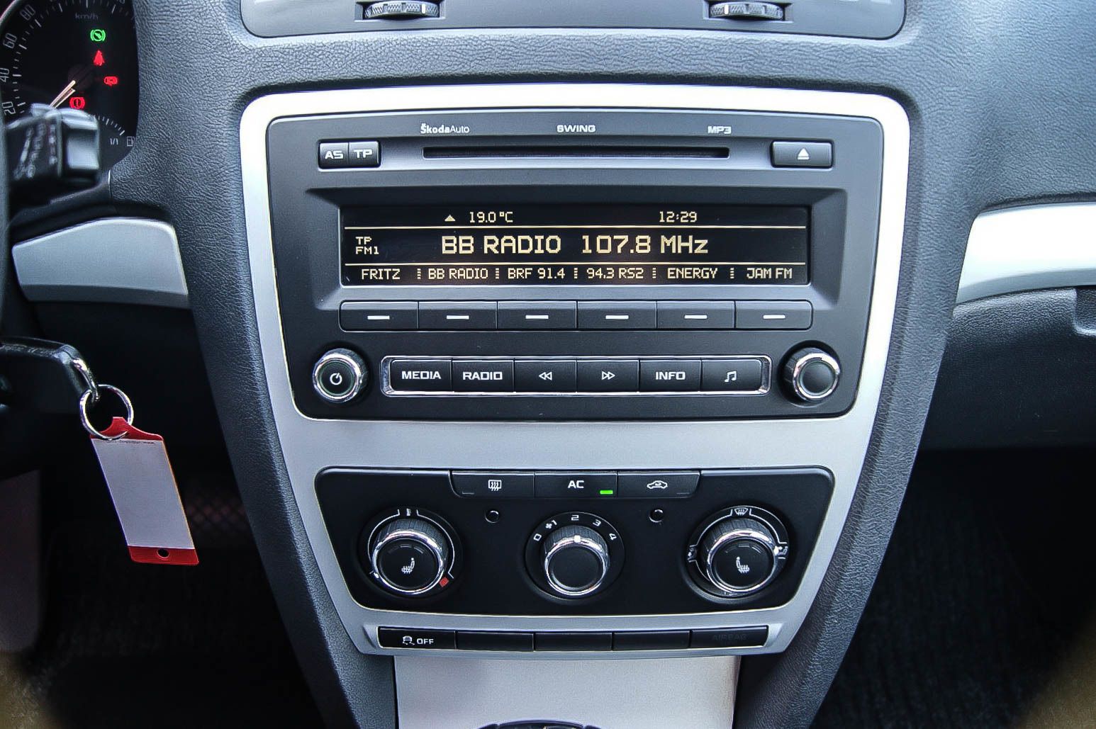 Fahrzeugabbildung SKODA Octavia Combi 1.4TSI DSG ANHZV PDC SIHZG Ambient