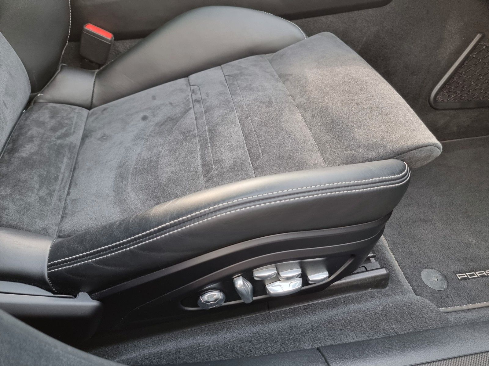 Fahrzeugabbildung Porsche Panamera Sport Turismo GTS/Mambagrün/Appr. 09/27