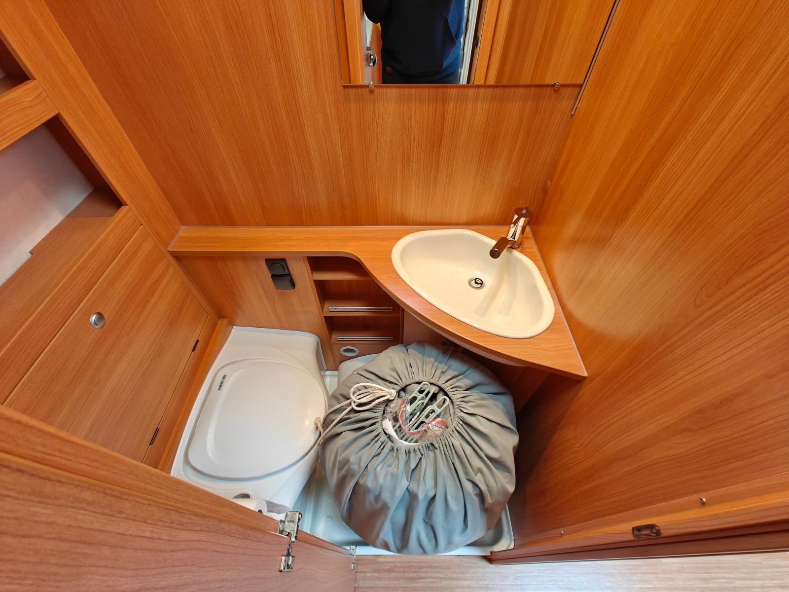 Fahrzeugabbildung Knaus Sport 400 LB - Doppelbett/Sitzgruppe, Superb -