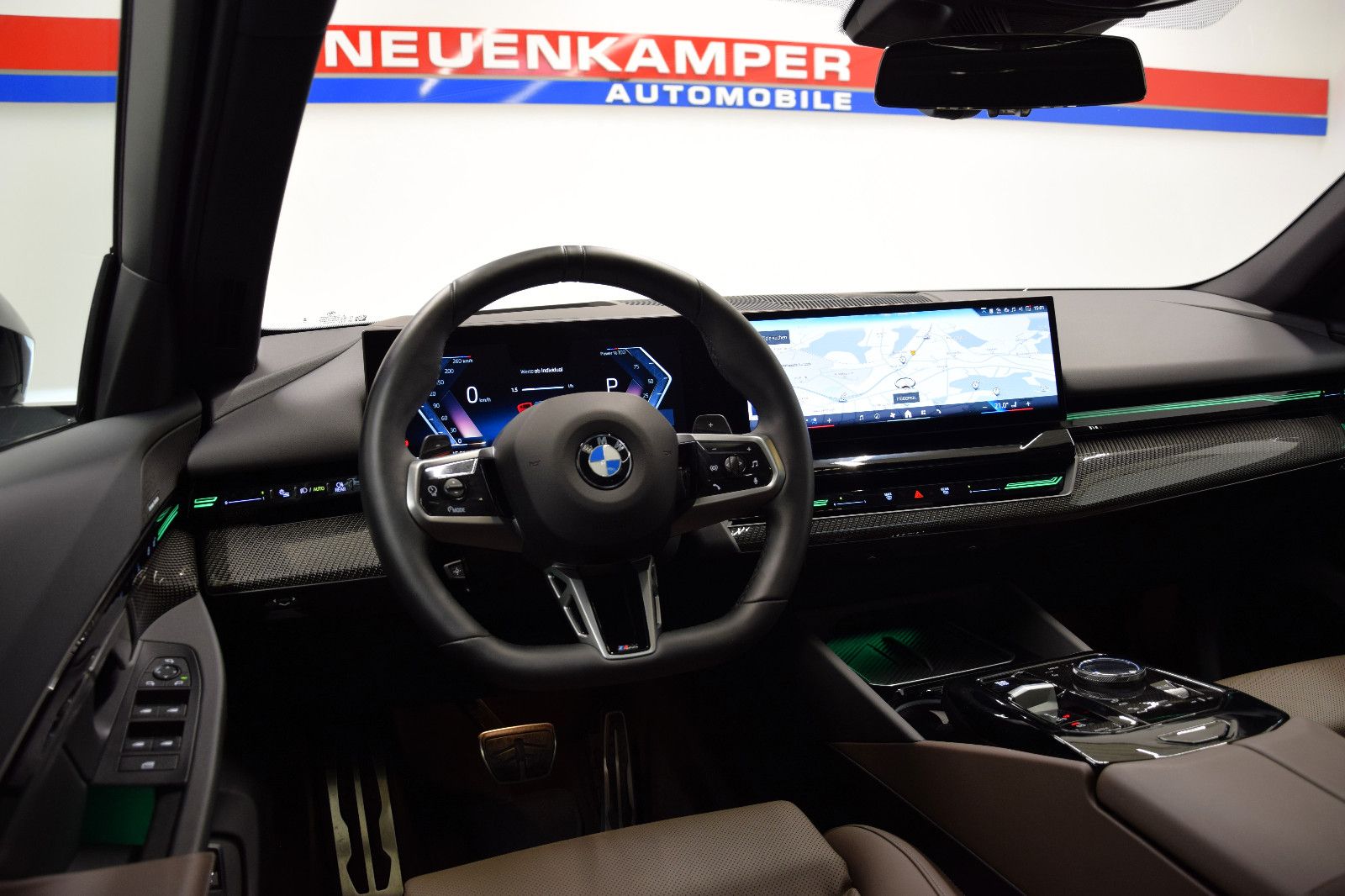 Fahrzeugabbildung BMW 520 i M Sport Limo Panorama ACC HuD h/k