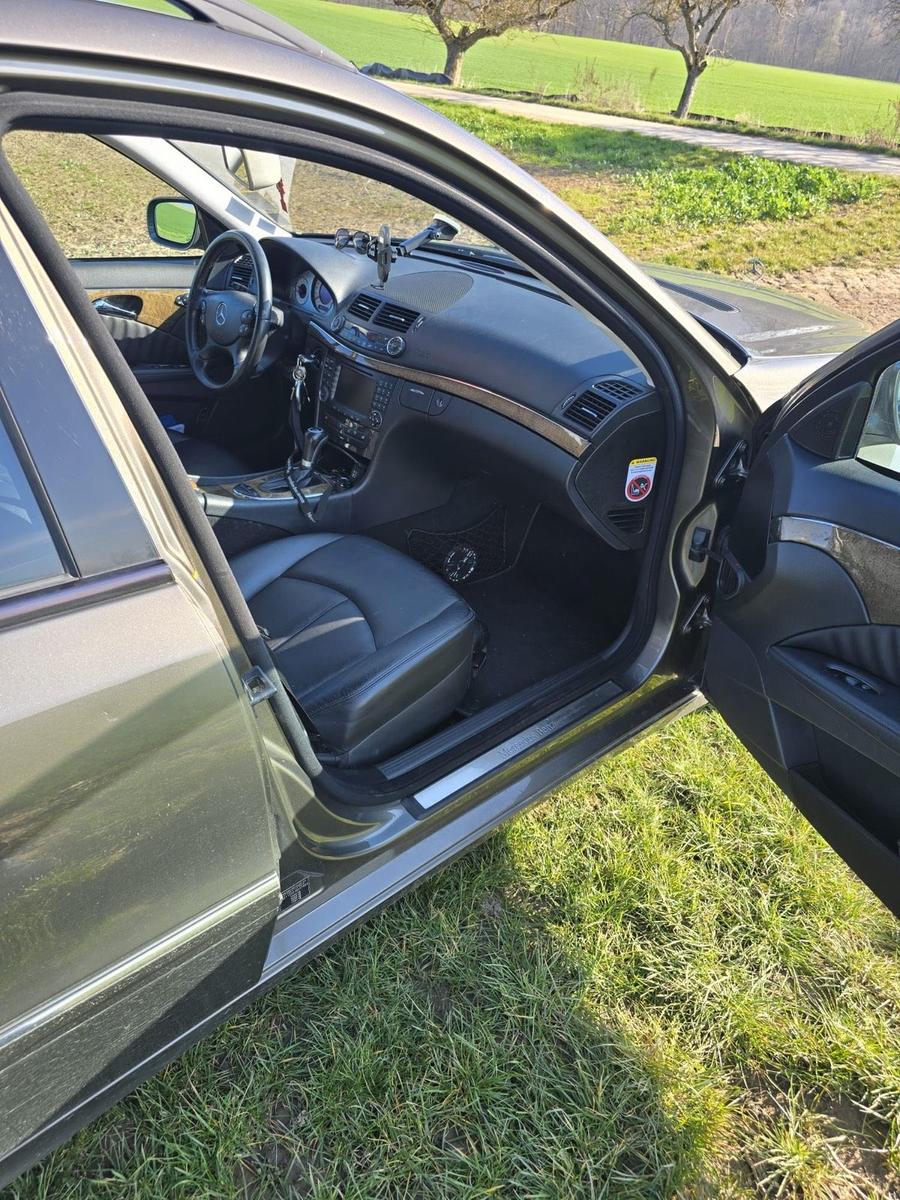 Mercedes-Benz E320 2011 — photo 12