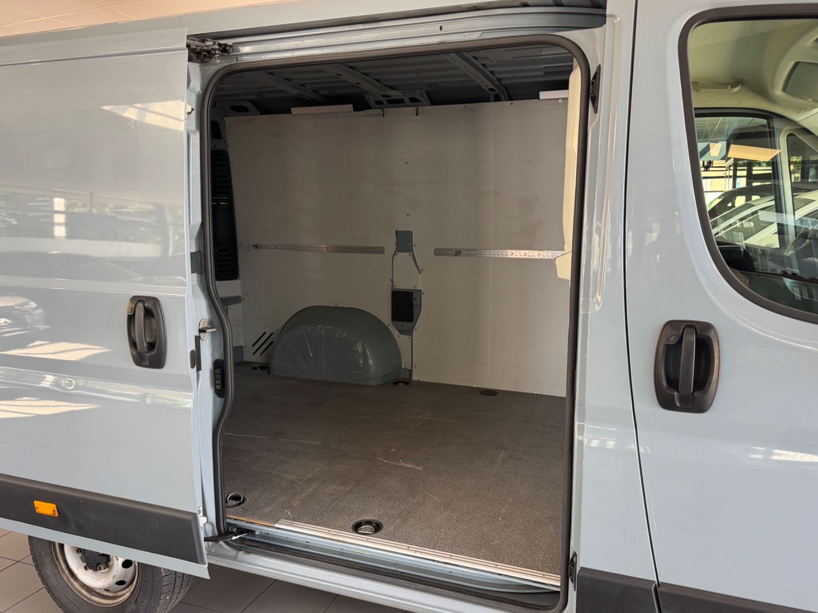 Fahrzeugabbildung Fiat Ducato L1H1 140 Multijet Flach/CarPlay/Navi/RCam