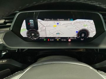 Audi Q8 e-tron - 12