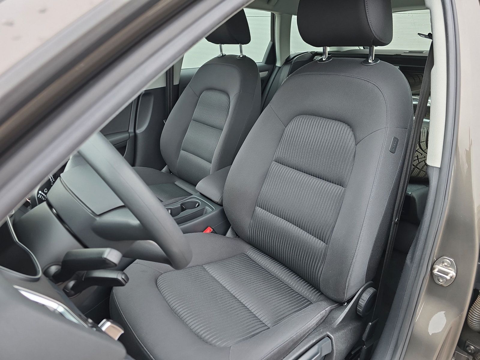 Fahrzeugabbildung Audi A4 Avant 1.8 TFSI Attraction 1.HAND XENON AHK