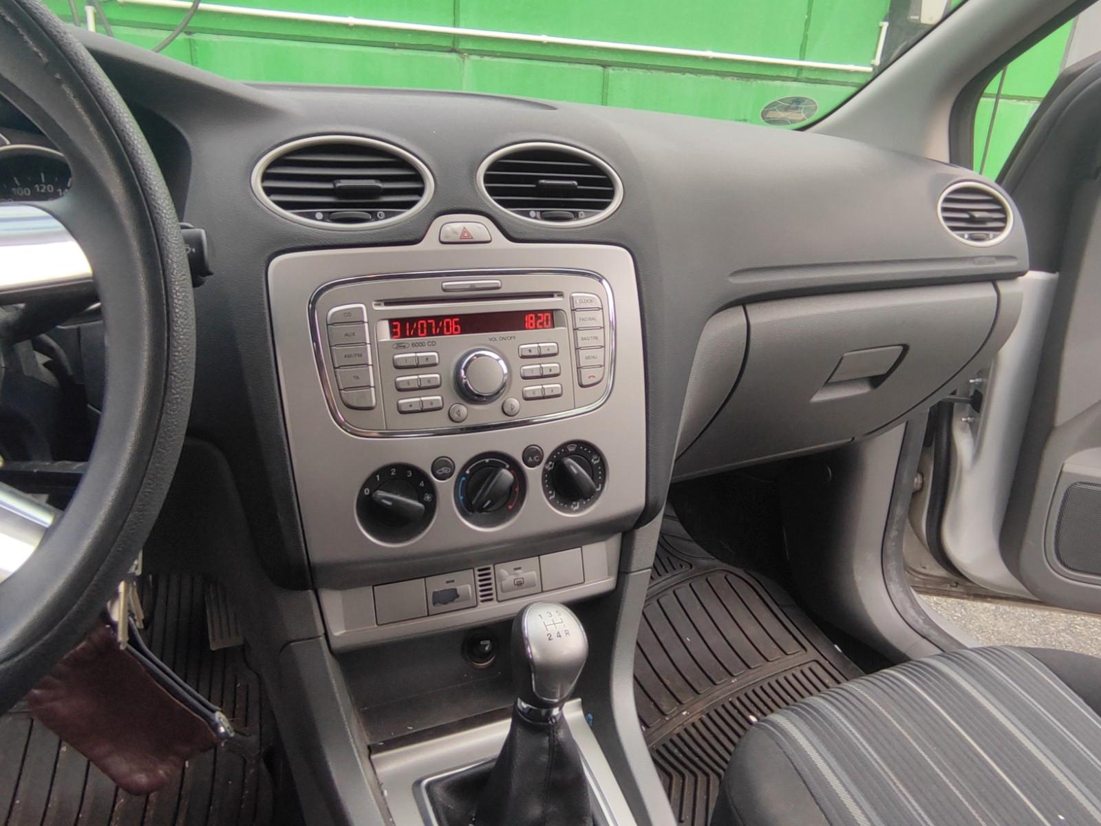 Ford Focus 2008 — photo 11
