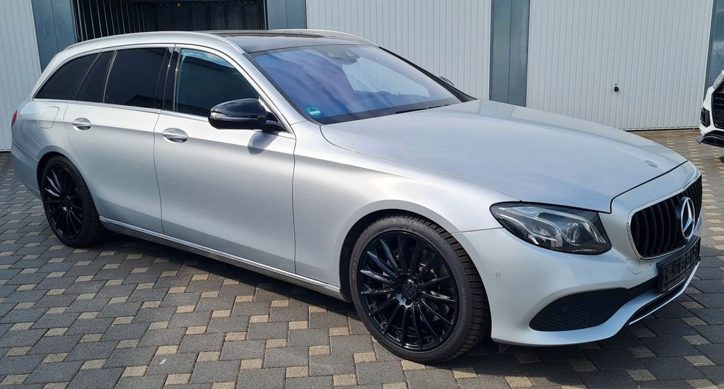 Image of Mercedes-Benz E 350