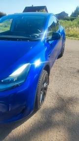 Tesla Model Y Long Range Dual Motor AWD Long Range - blaue Tesla Model Y