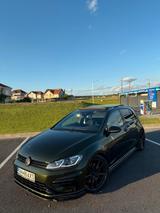 Volkswagen Golf 7.5 R DSG 4MOTION 430hp - Volkswagen Golf mit Benzin-Antrieb: Grün, Schiebedach, Limousine