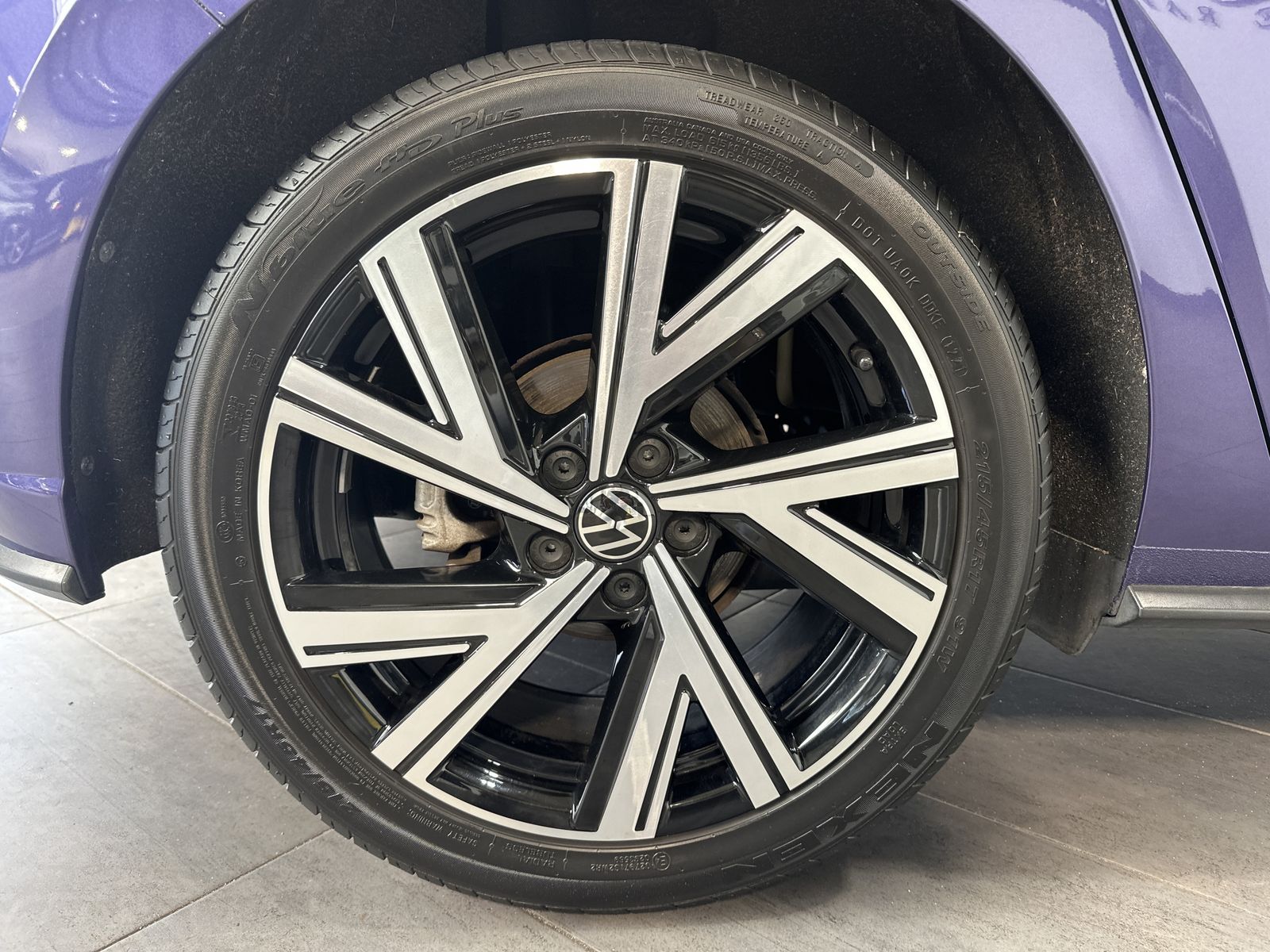 Fahrzeugabbildung Volkswagen Polo 1.0 TSI DSG R-Line NAV+LED+PANO+VCOCKPIT+PP