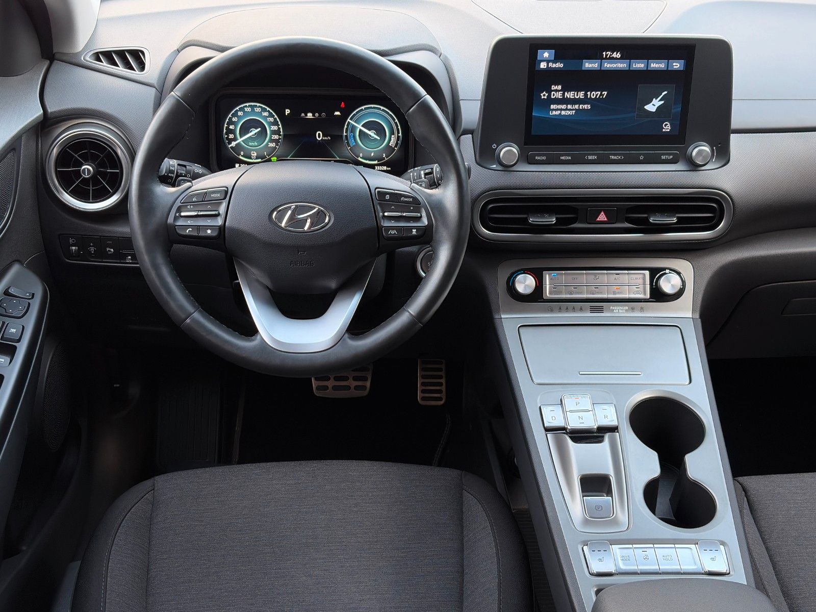 Fahrzeugabbildung Hyundai KONA E Select SHZ LHZ LKA LFA ACC Navi CarPlay