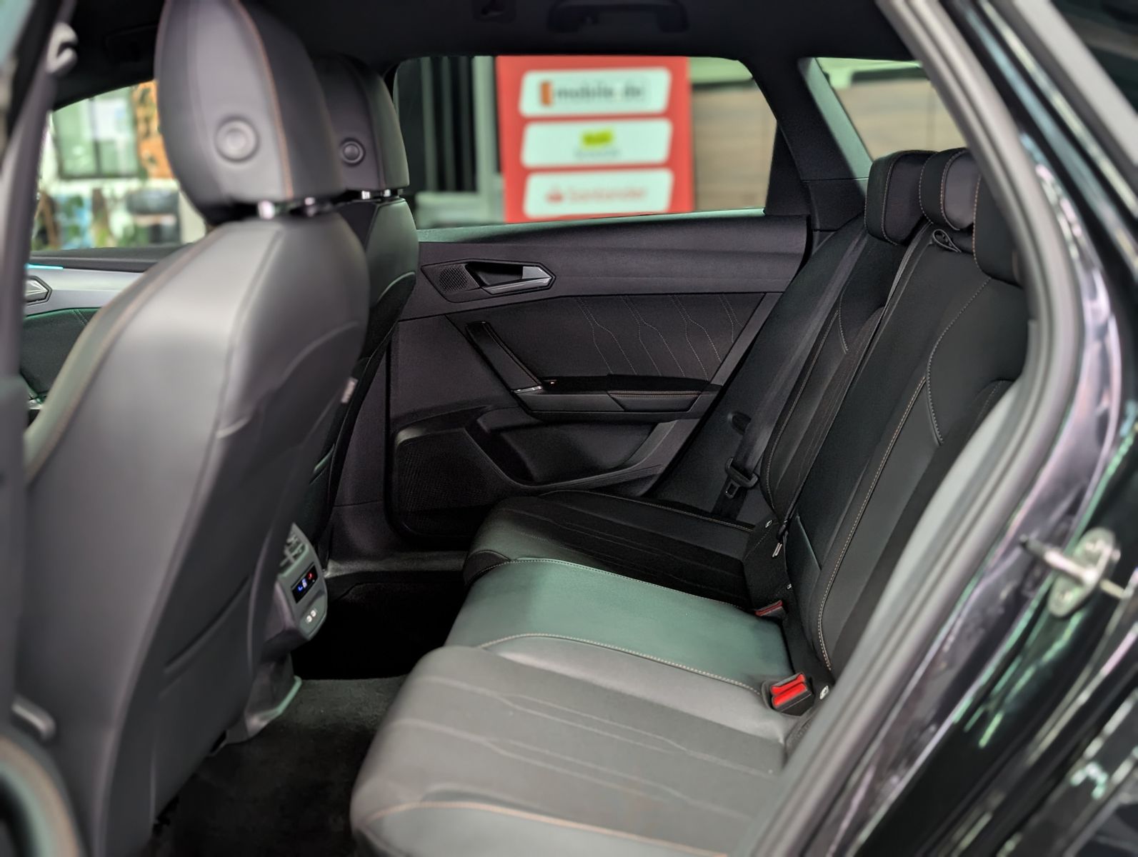 Fahrzeugabbildung CUPRA Leon 1.5 e-Hybrid PLUG-IN LED INTELIG-DRIVE EDGE