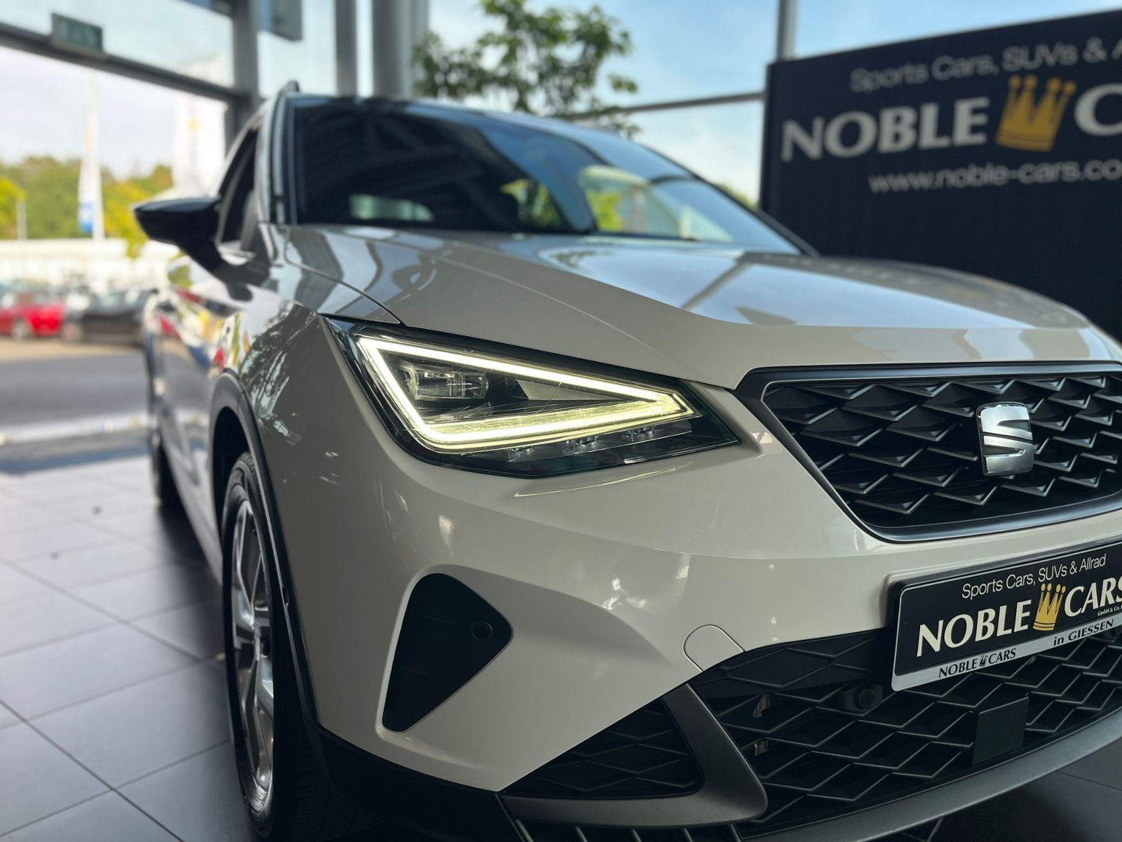 Fahrzeugabbildung SEAT ARONA  1.5 TSI DSG FR ACC LED NAV RFK SHZ 17"