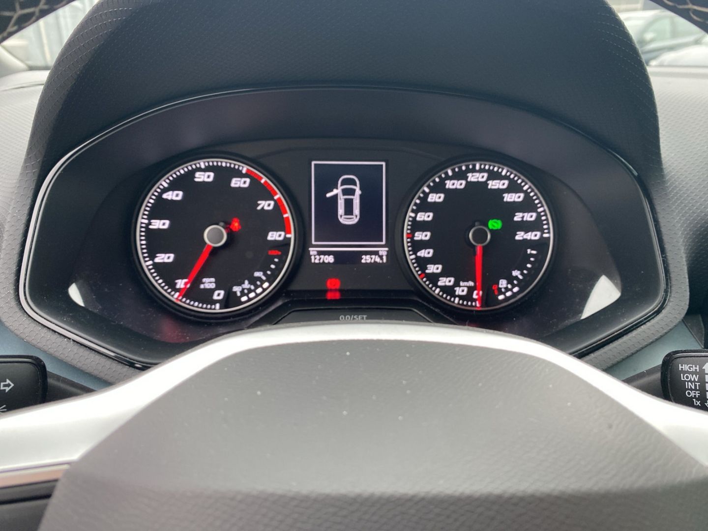 Fahrzeugabbildung SEAT Arona Xperience Navi Digitales Cockpit LED Sperr