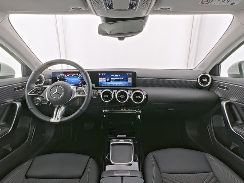 Fahrzeugabbildung Mercedes-Benz A 180 Progressive*LED*KAMERA*SPURHALTE*