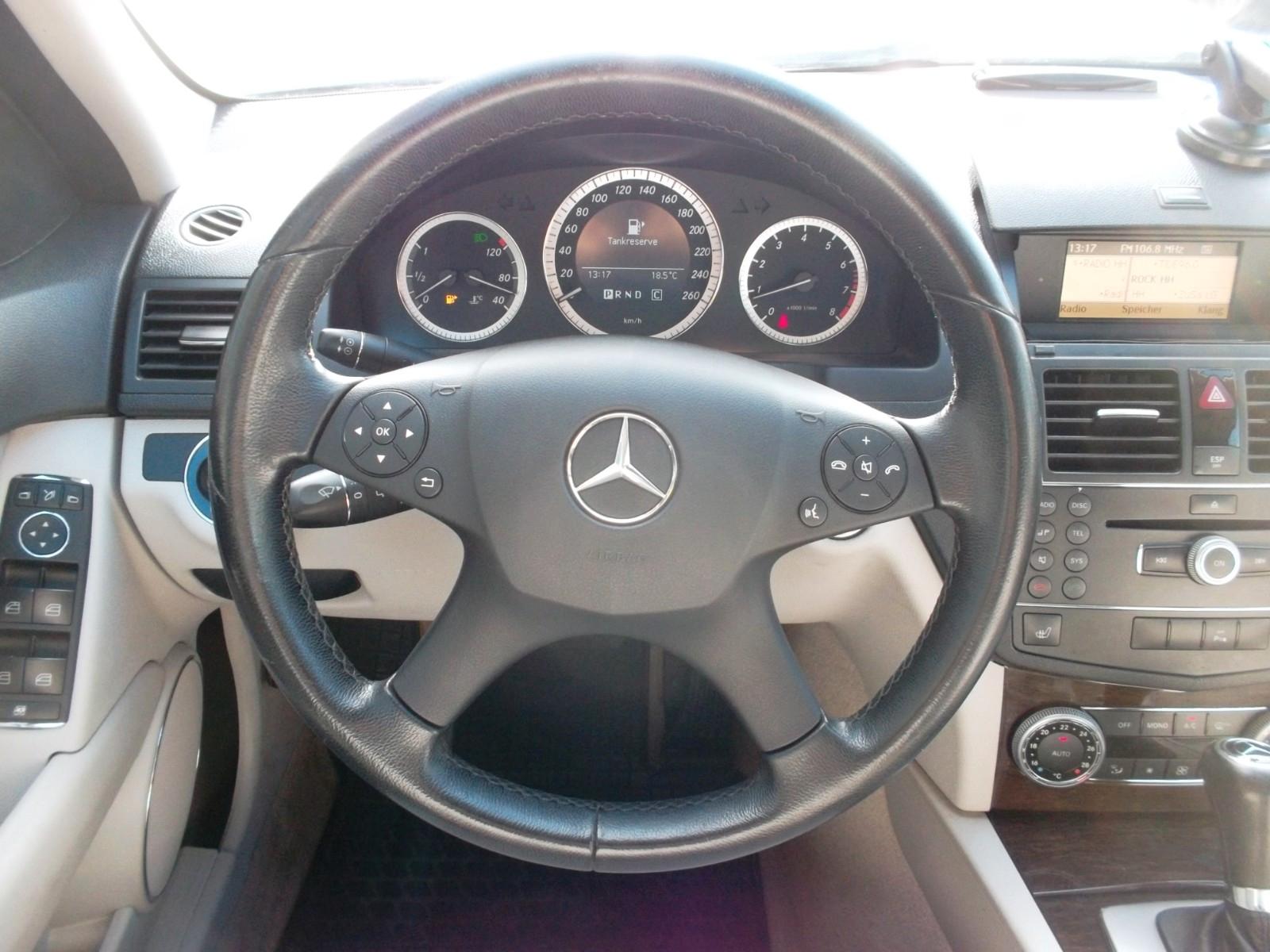 Mercedes-Benz C200 2009 — photo 14