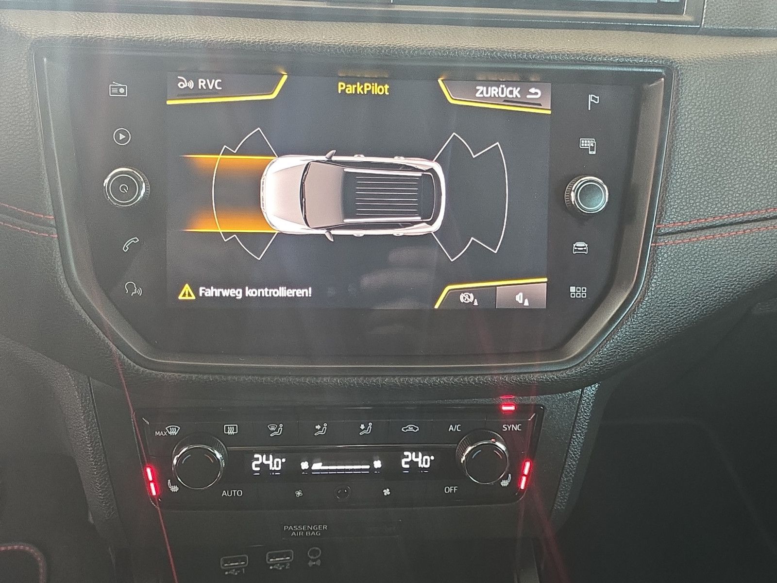 Fahrzeugabbildung SEAT Arona FR BUSINESS PAKET LED KAMERA NAVI AHK ACC