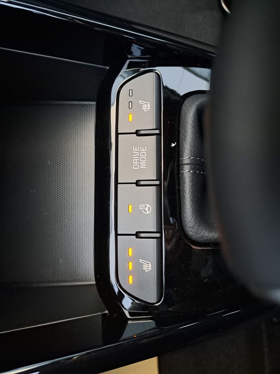 Fahrzeugabbildung Kia Stonic 1.0 T-GDI AUTOMATIK LED NAVI WINTERPAKET