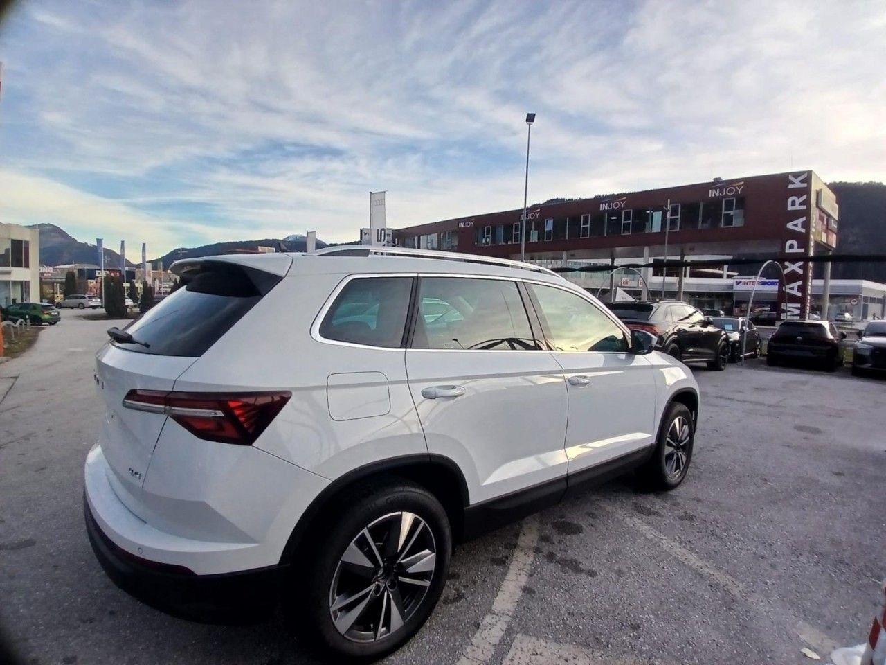 Fahrzeugabbildung SKODA Karoq 4x4 Selection TDI DSG AHK - 5 J.Garantie