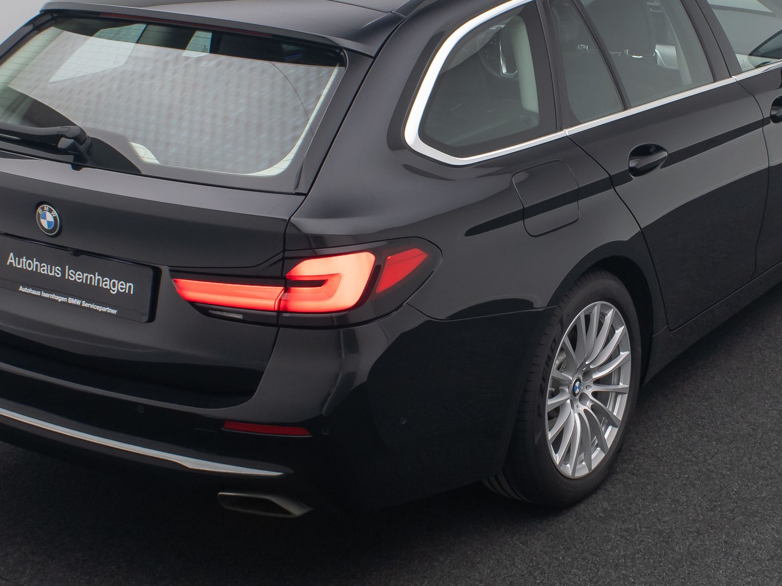 Fahrzeugabbildung BMW 540d xD Luxury Line Panorama H/K HUD Bel&uuml;ftung