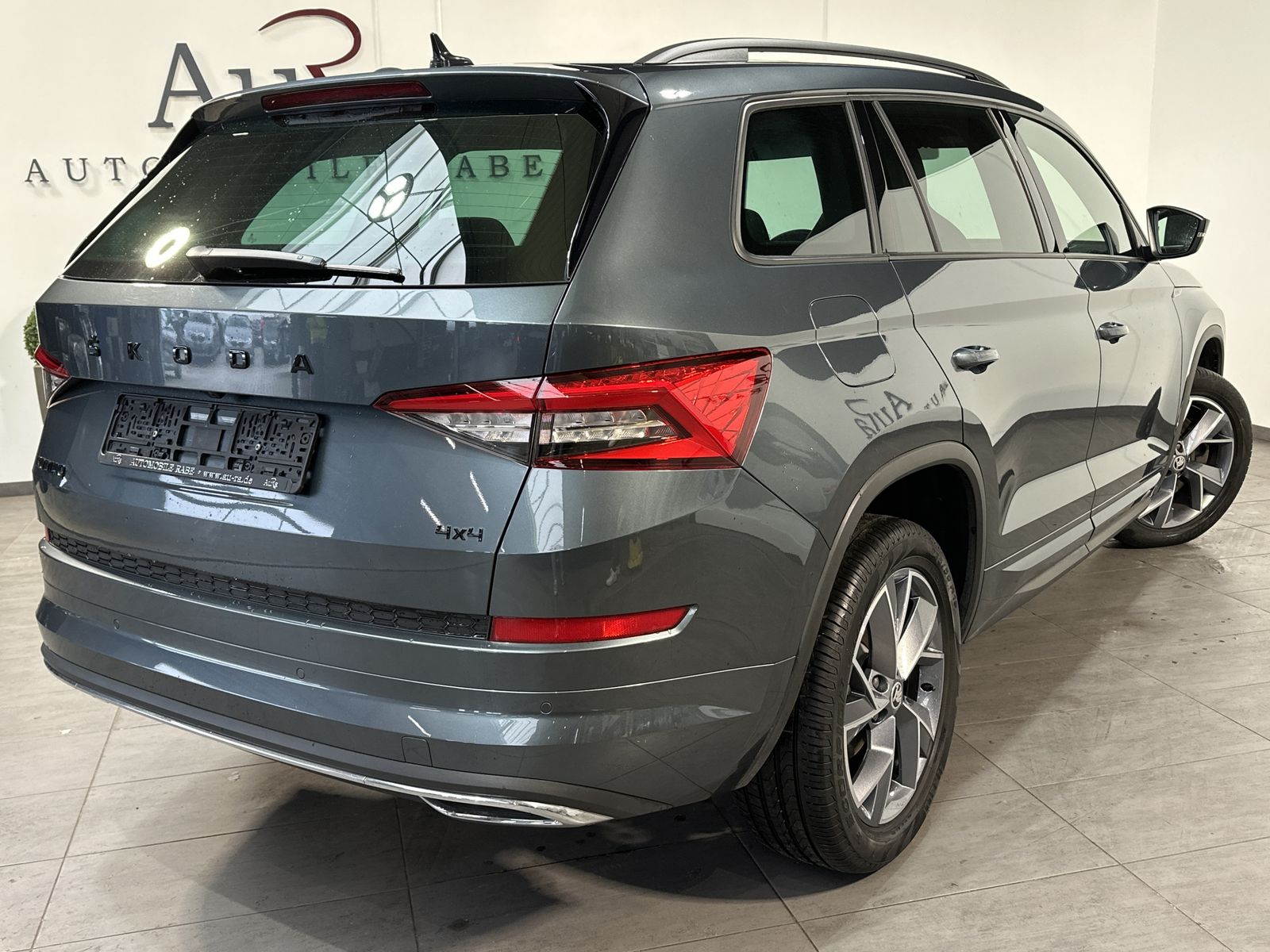 Fahrzeugabbildung SKODA Kodiaq 2.0 TDI DSG 4x4 Sportline NAV+LED+PANO+AH