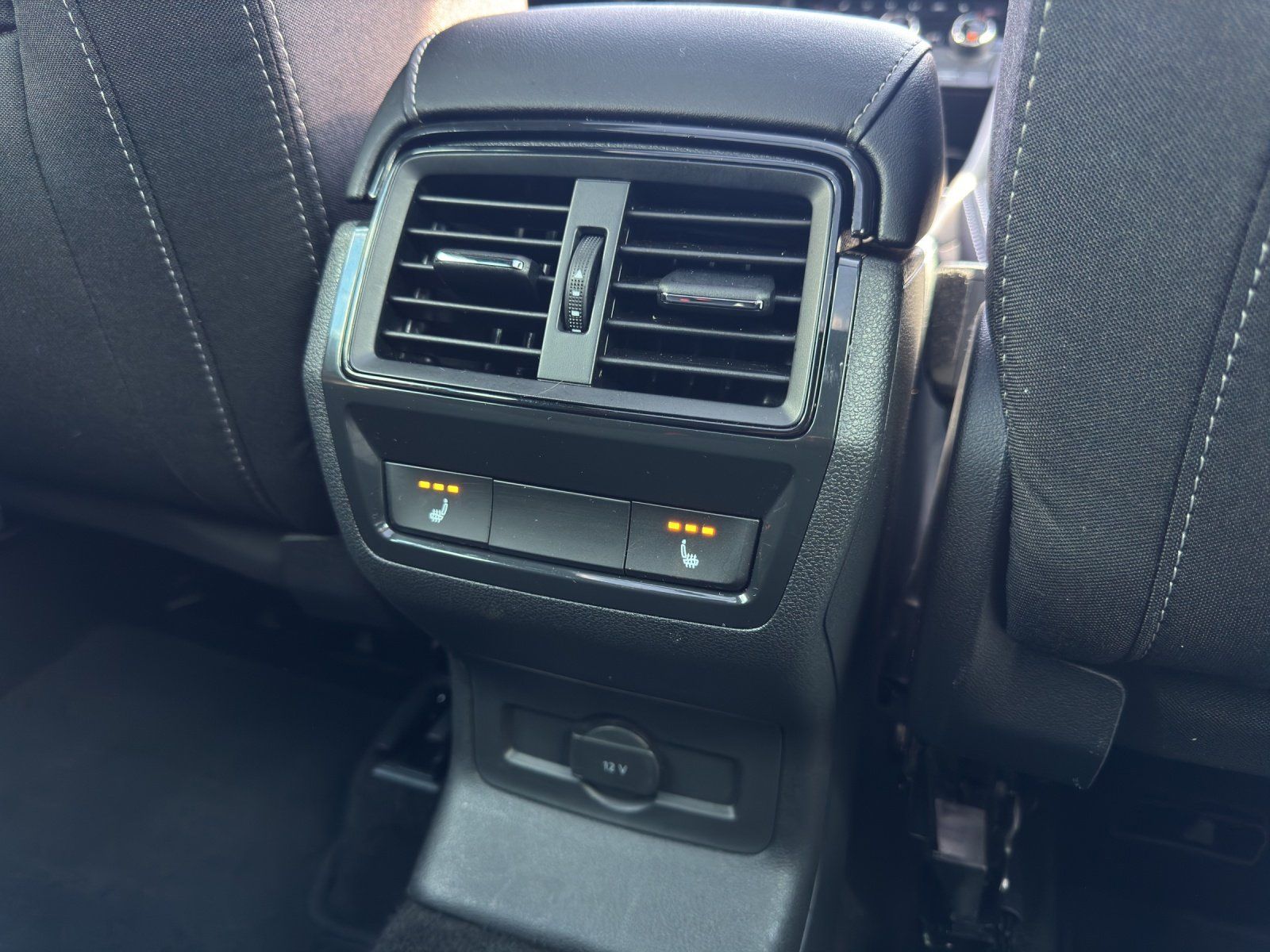 Fahrzeugabbildung SKODA Karoq 2.0 TSI Sportline 4x4/AHK/PANO/360°/ACC/