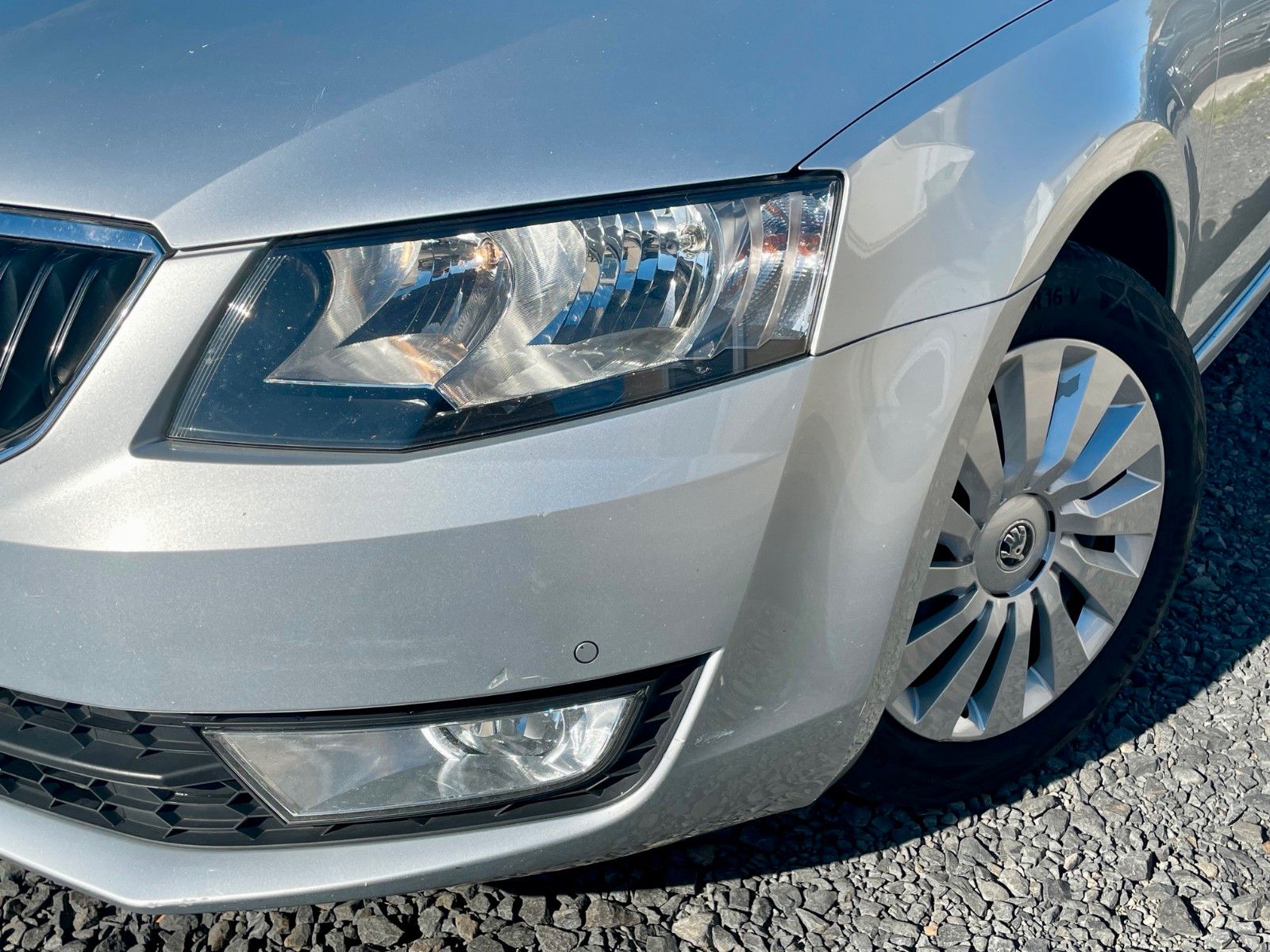 Fahrzeugabbildung SKODA Octavia 1.6 TDI Combi Ambition Aut. Navi AHK PDC