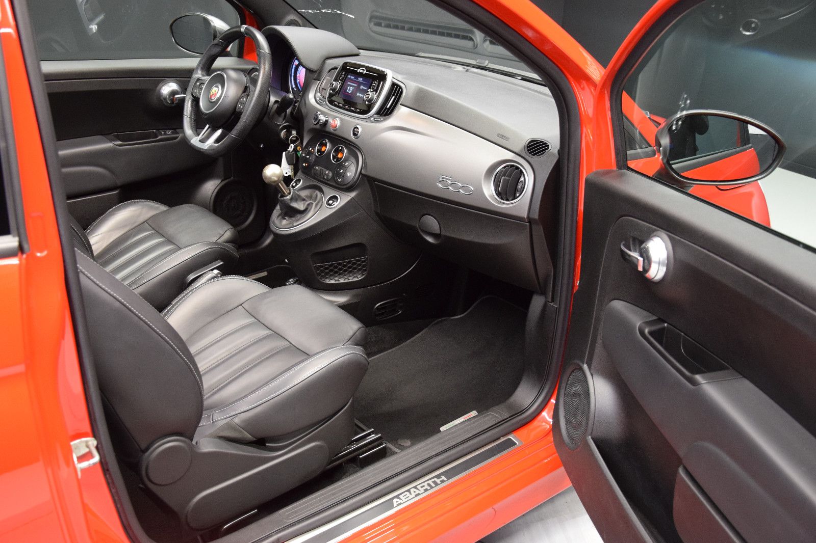 Fahrzeugabbildung Abarth 595 C Turismo Facelift Leder beats PDC UConnect