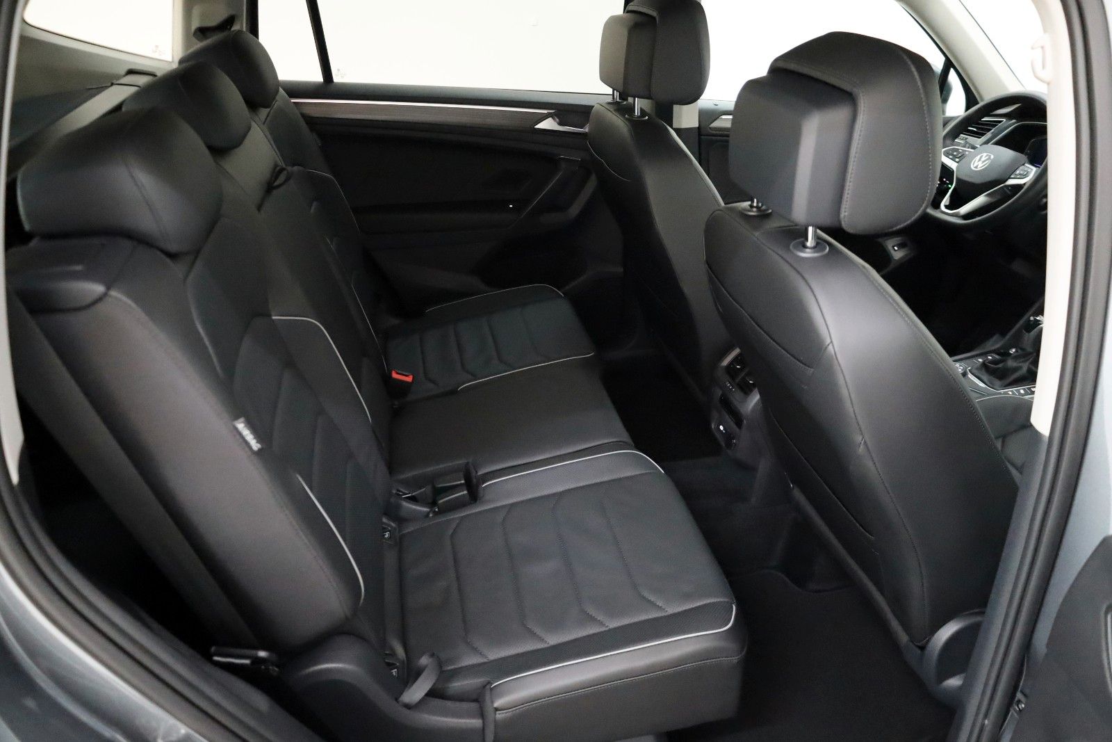 Fahrzeugabbildung Volkswagen Tiguan Allspace Elegance 4M 7 Si.,Leder,Navi,AHK