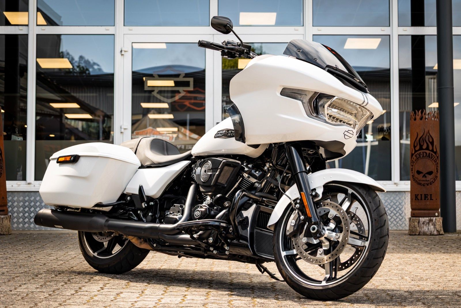 Fahrzeugabbildung Harley-Davidson ROAD GLIDE FLTRX 117cui - Screamin Eagle Auspuff