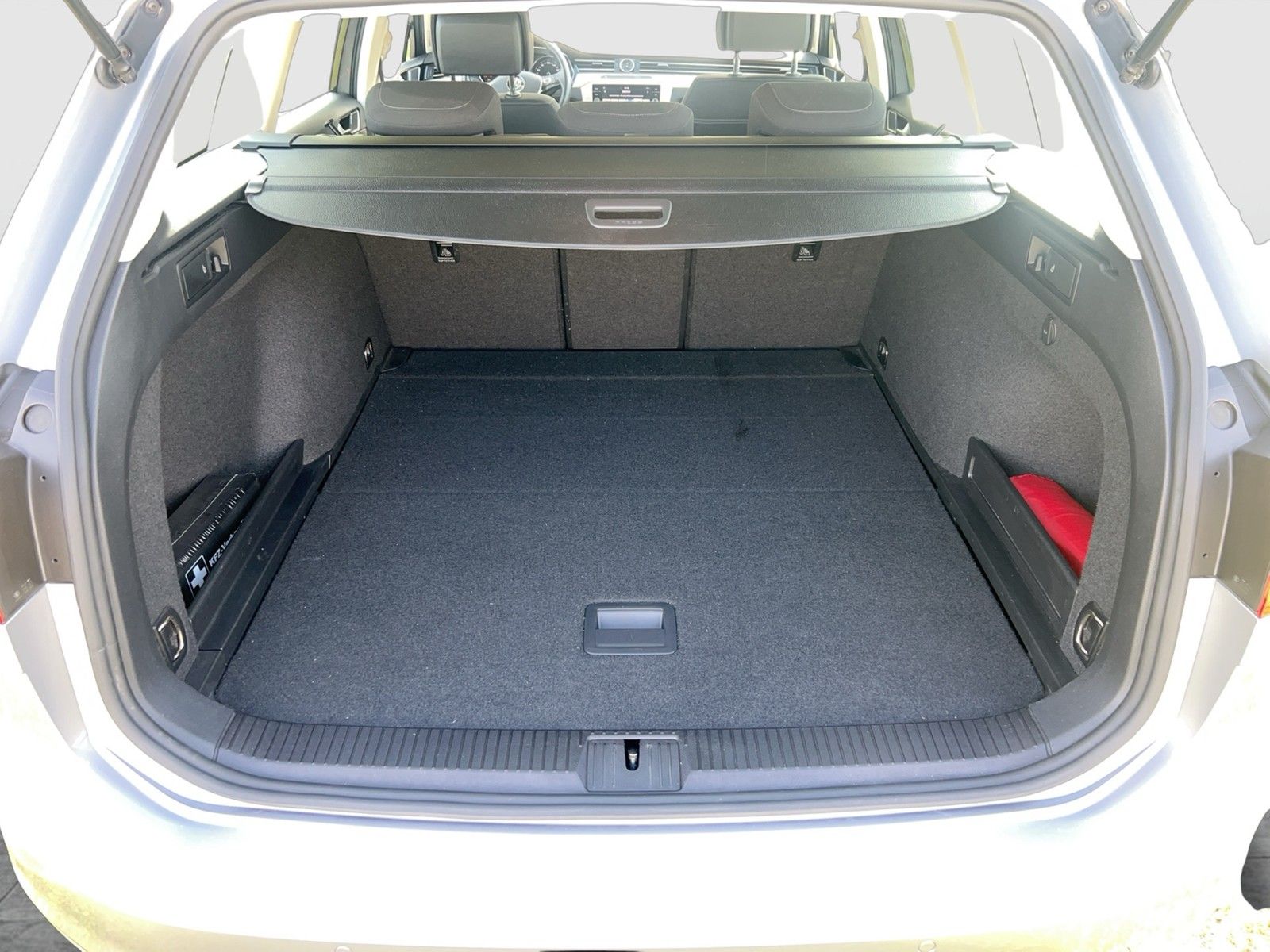 Fahrzeugabbildung Volkswagen Passat Variant TSI Comfortline BMT LED Navi ACC