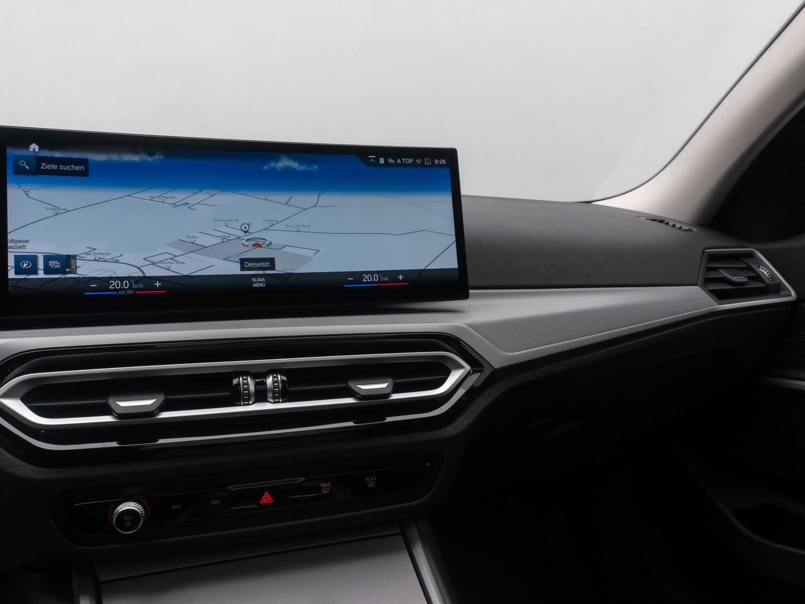 Fahrzeugabbildung BMW 320e Kamera DAB Leder Panorama Sport HUD 18Zoll