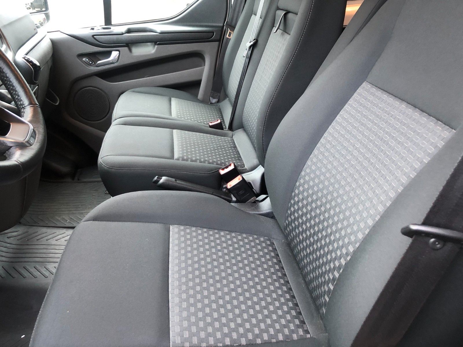 Fahrzeugabbildung Ford Tourneo Custom Kombi Trend 9 Sitzer/wenig KM