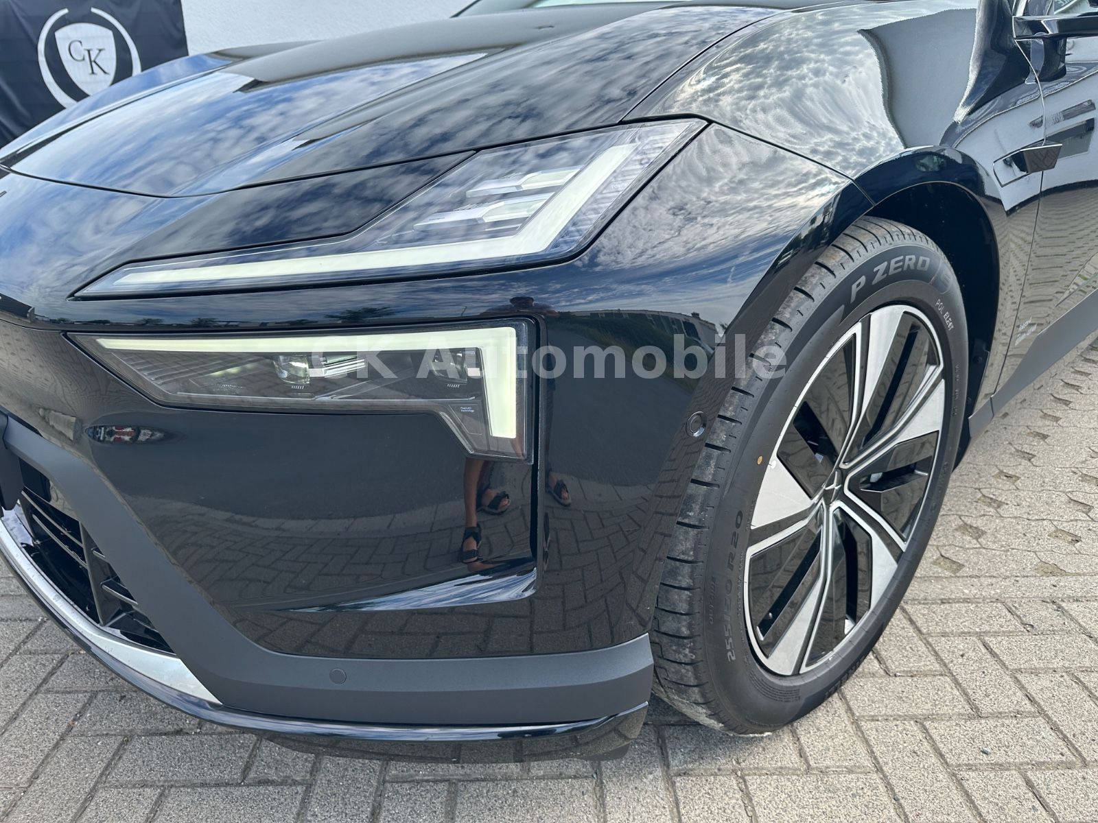 Fahrzeugabbildung Polestar 4 LRDM 400 kW Long Range Dual/Pano/Head-Up