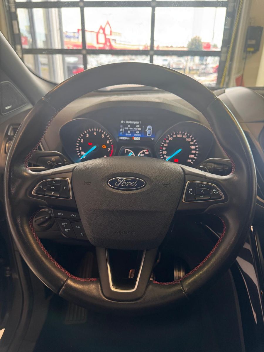 Fahrzeugabbildung Ford Kuga ST-Line /NAVI/KAMERA/AHK/KLIMA/ALLRAD