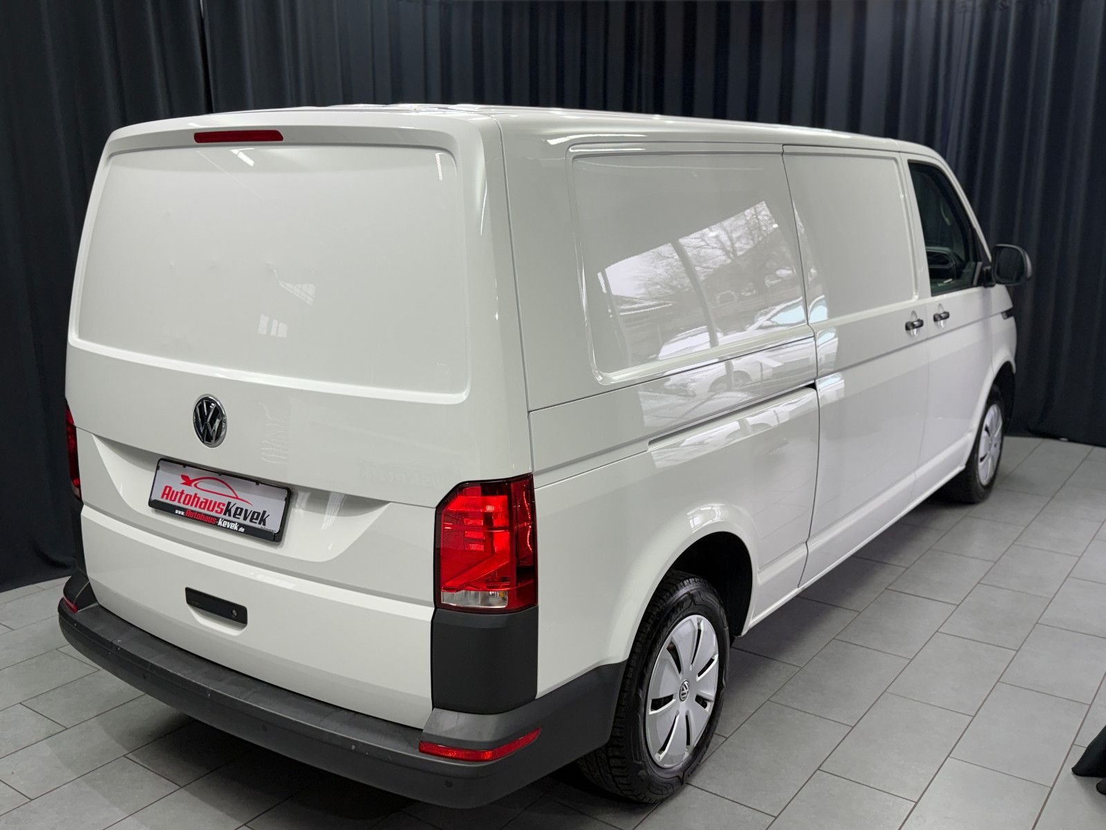 Fahrzeugabbildung Volkswagen T6.1 Transporter Kasten lang FWD|AC|PDC