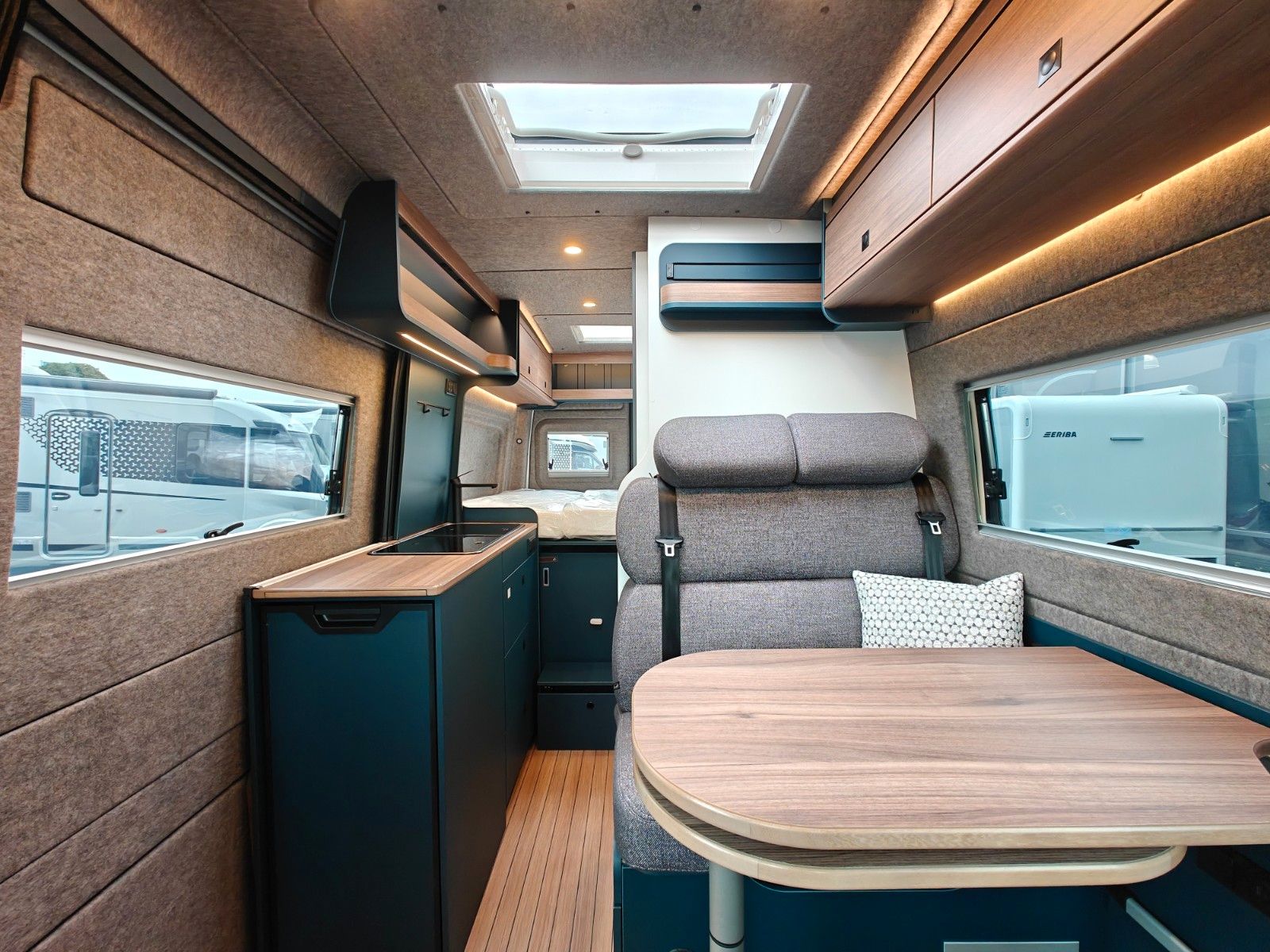 Fahrzeugabbildung HYMER / ERIBA / HYMERCAR CAR 600 - 18" A/T, Markise, AHK, VW Facelift! -