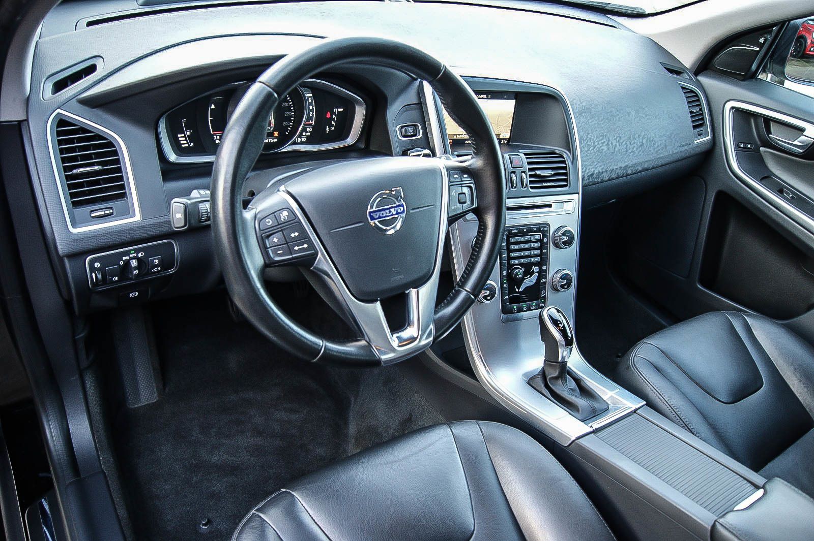 Fahrzeugabbildung Volvo XC60 D5 24 Summum AWD PANO STANDHZG KAMERA LEDER