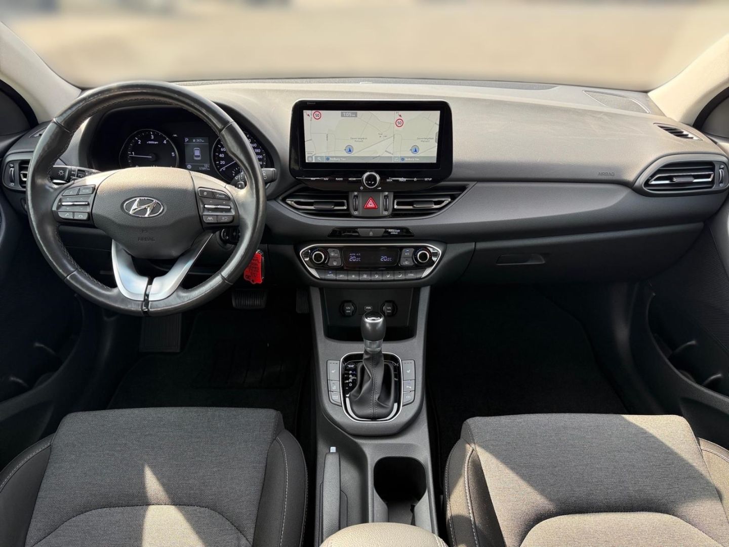 Fahrzeugabbildung Hyundai i30 1.6 CRDi TREND NAVI-P+ACAA+SHZ+KAMERA