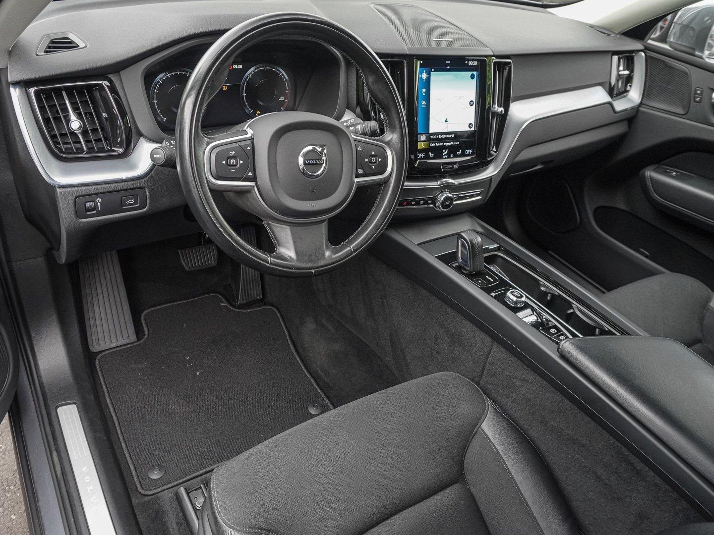 Volvo XC60 B4 D AWD Momentum Pro 19ZOLL FRONTHZG BLIS