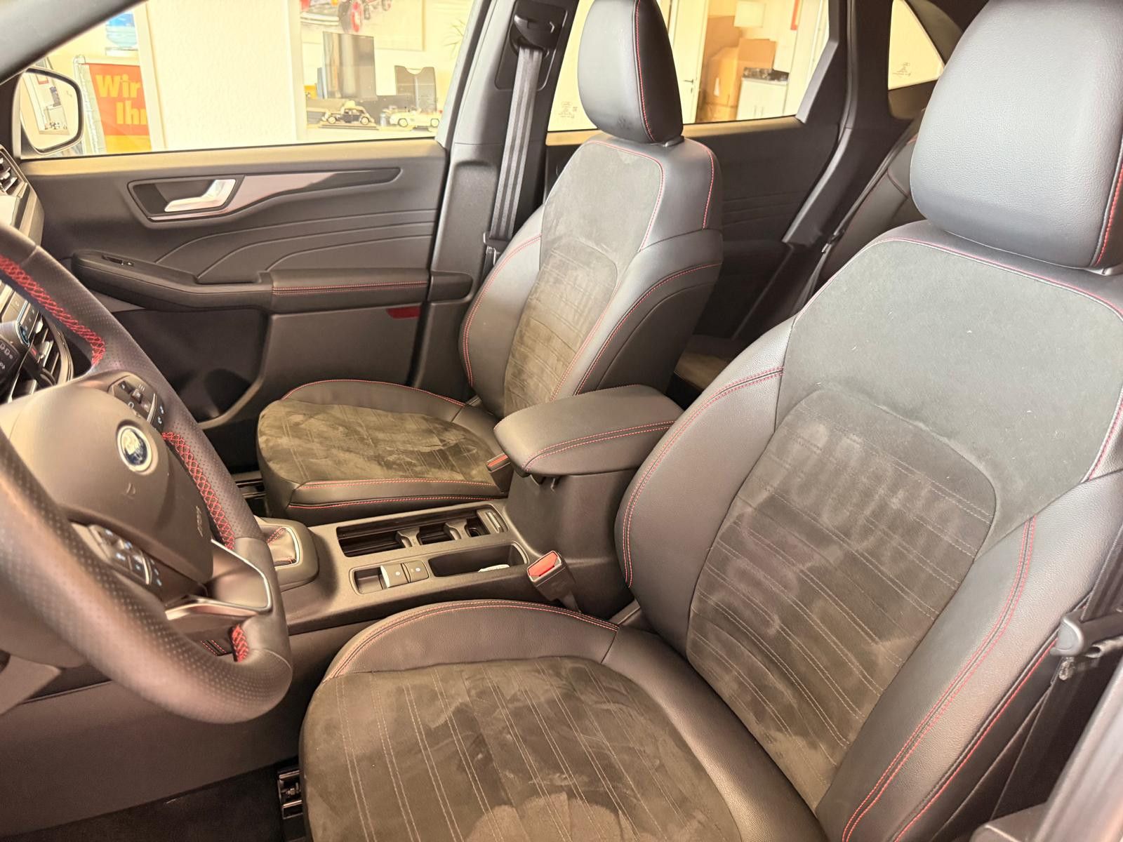 Fahrzeugabbildung Ford Kuga ST-Line X / LED / KAMERA / 25TKM