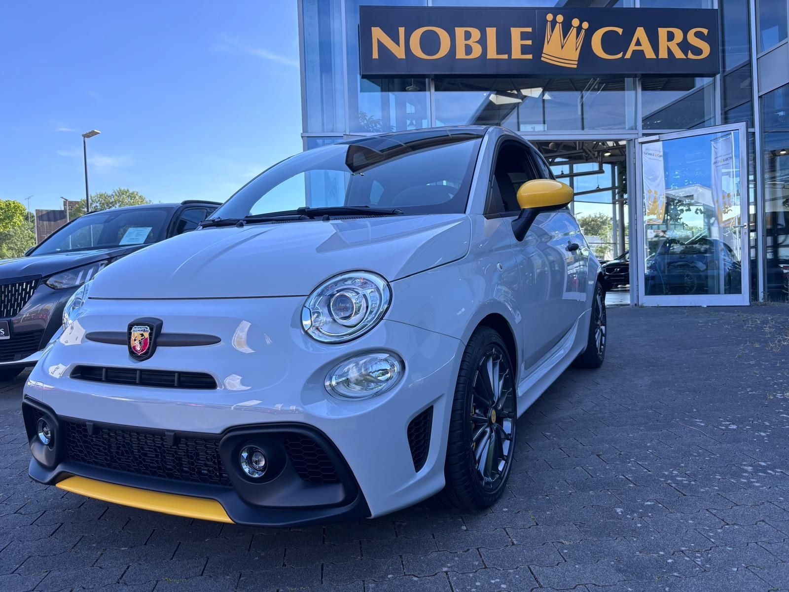 Fahrzeugabbildung Abarth 695 Competizione BEATS SOUNDSYSTEM NAVI ALU