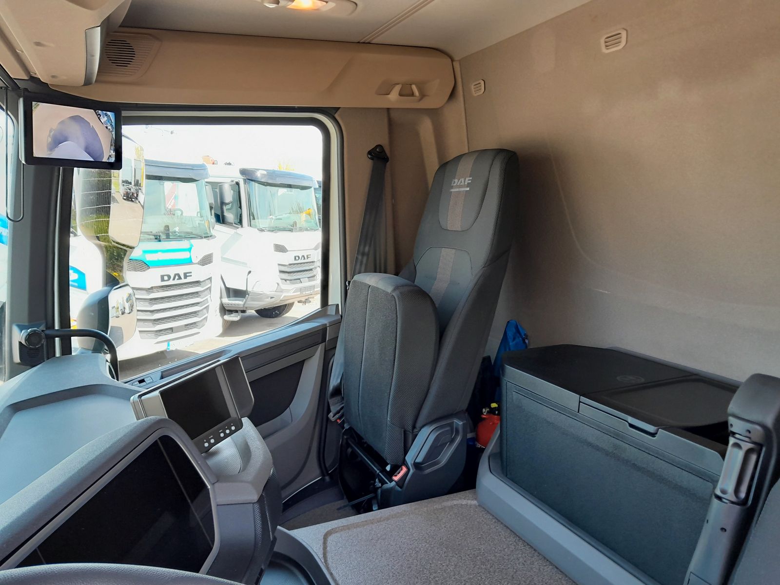 Fahrzeugabbildung DAF FA XD 370 zikun Swing-Board-Aufbau