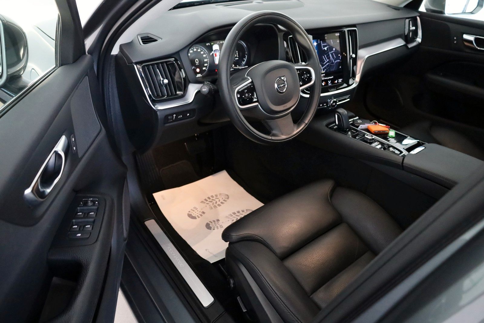 Fahrzeugabbildung Volvo V60 T6 AWD Inscription Expr. Leder,Navi,LED,SH