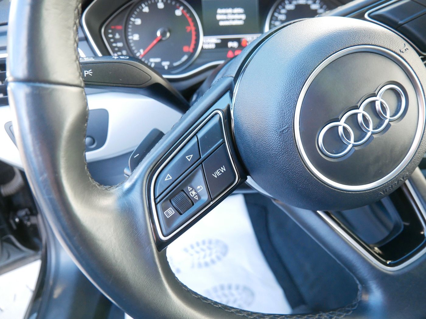 Fahrzeugabbildung Audi A4 2.0 TFSI Avant NAVI SHZ PDC Klimaautomatik LE